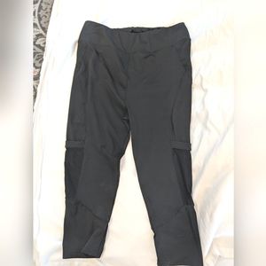 Black Capri running pants with pockets